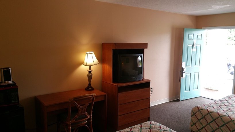 Фото Shining Light Inn & Suites
