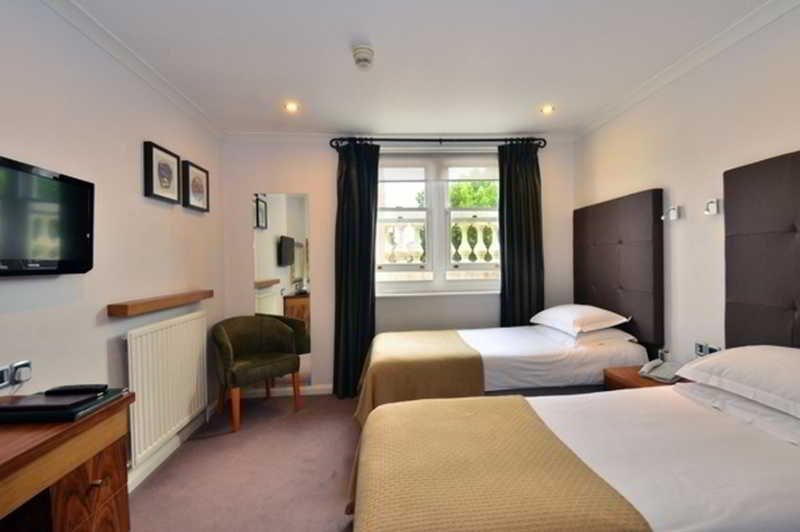 Фото Commodore Hotel