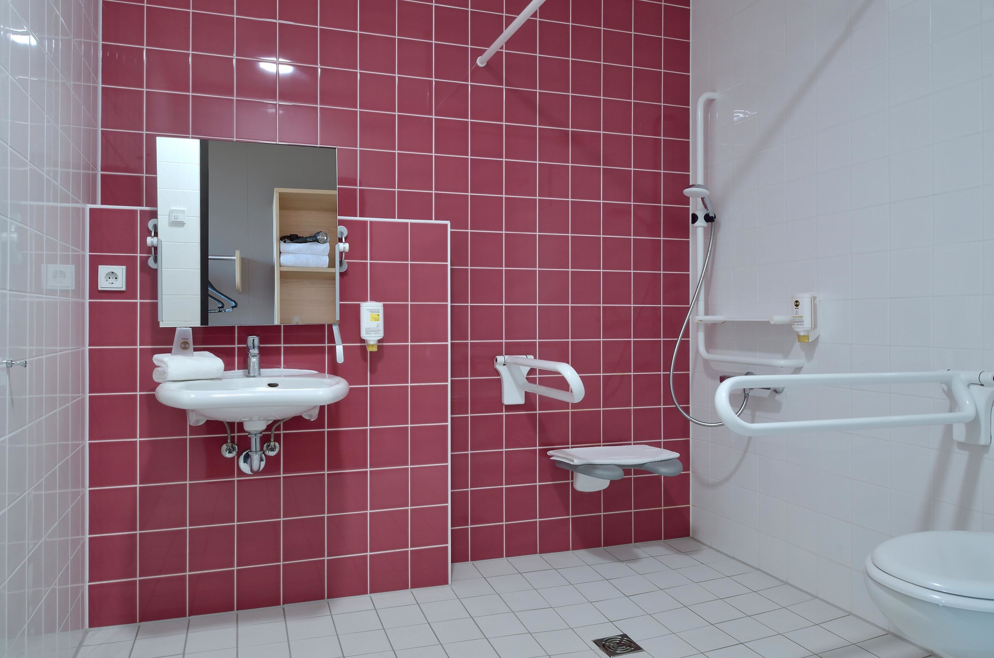 Фото B&b Hotel Düsseldorf-Airport