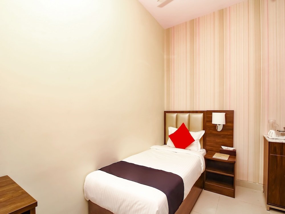 Фото Capital O 28086 Sindhura Grand