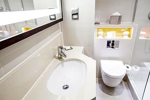 Фото DoubleTree by Hilton Hotel London - Ealing