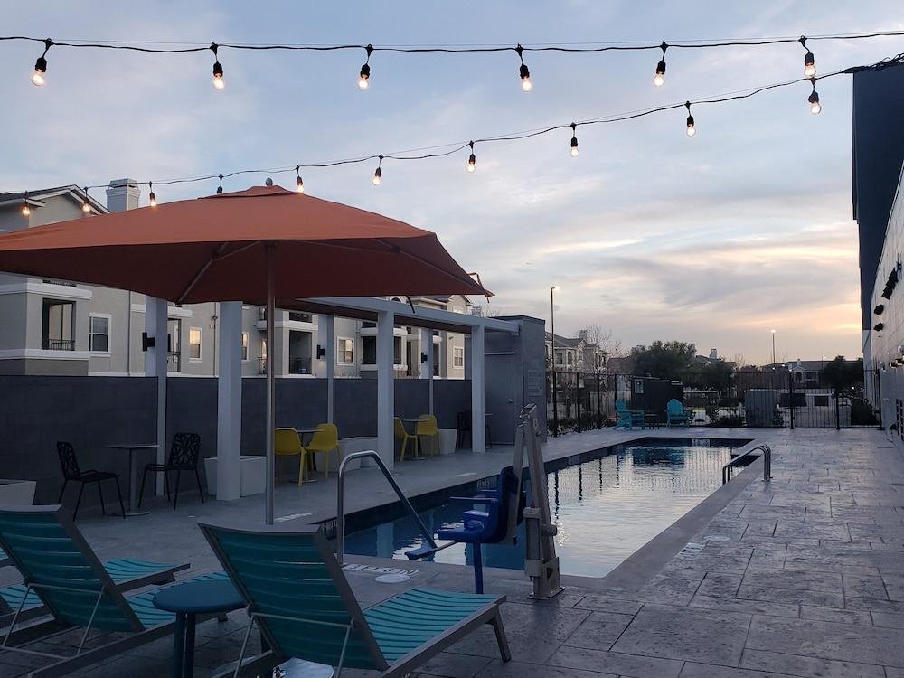 Фото Home2 Suites by Hilton Euless Dfw West