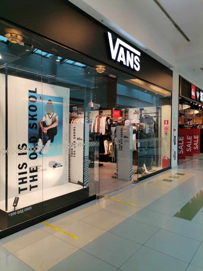 closest vans store near me