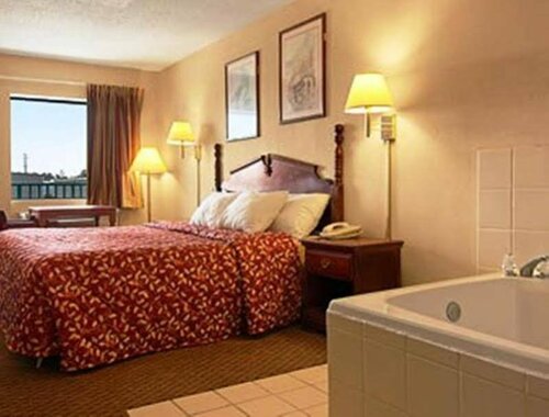 Гостиница Days Inn by Wyndham Gulfport в Галфпорте