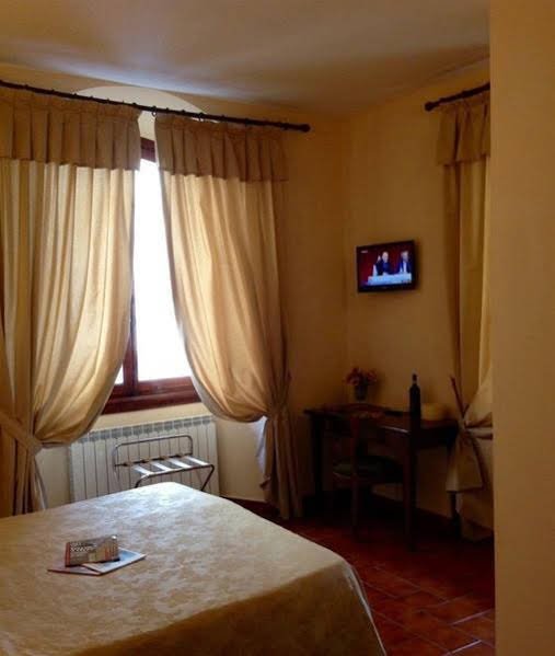 Фото Hotel Lungarno Vespucci 50