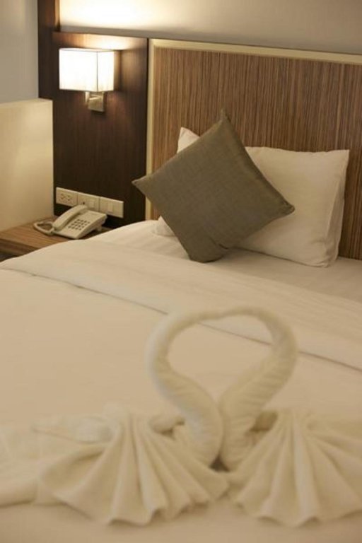 Фото April Suites