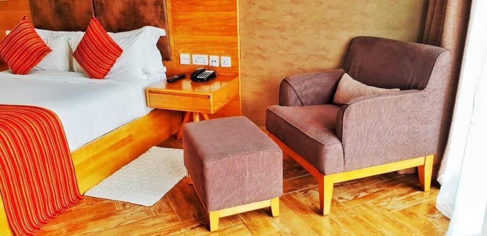 Фото The Alps Hotel