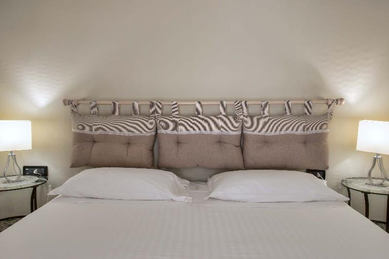 Фото Merulana Inn