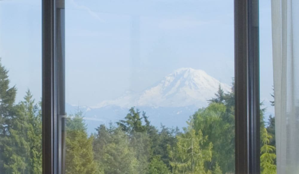 Фото Doubletree by Hilton Seattle Airport