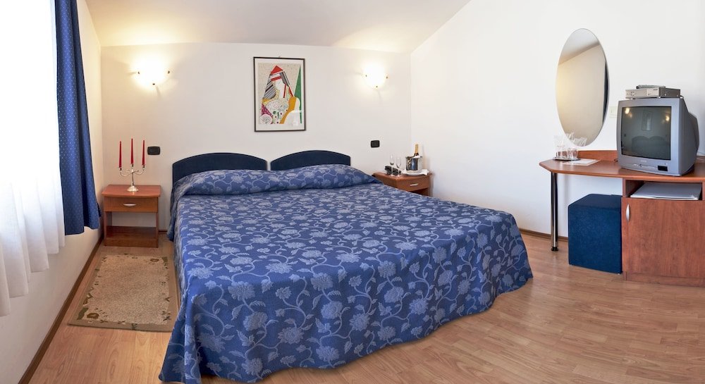 Фото Hotel Makin