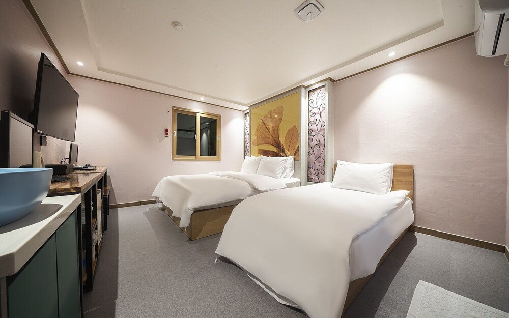 Фото Shinchon S Hotel