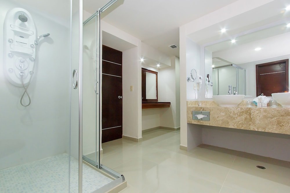 Фото Seadust Cancun Family Resort