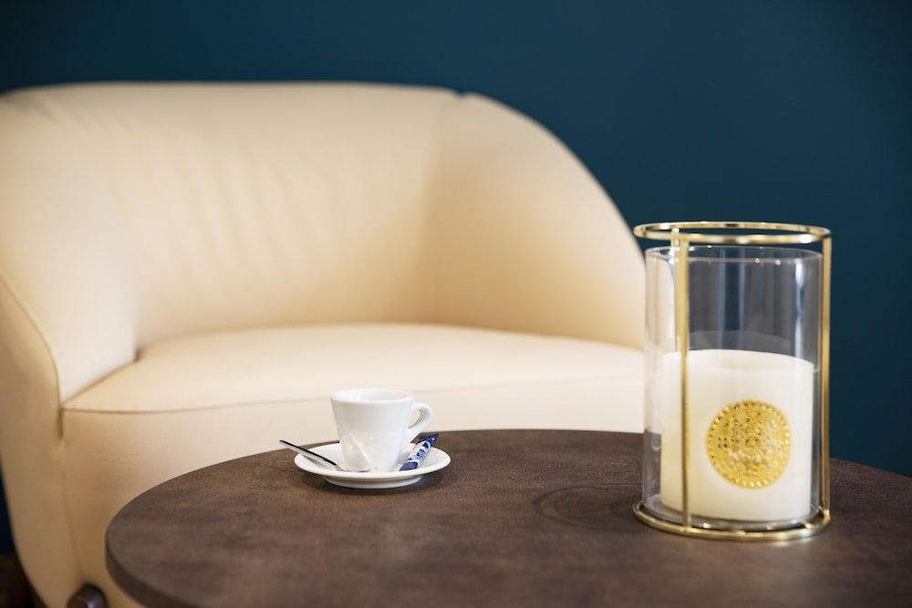 Фото Adonis Le Bastia