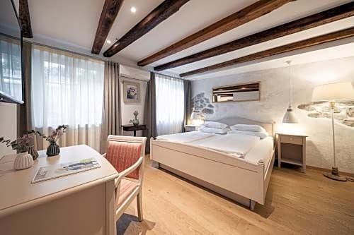 Фото Boutique Hotel Zum Rosenbaum