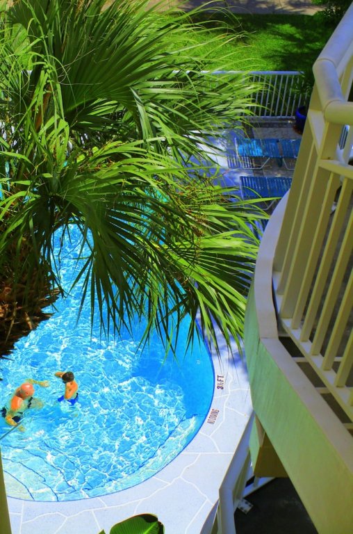 Фото Chart House Suites on Clearwater Bay