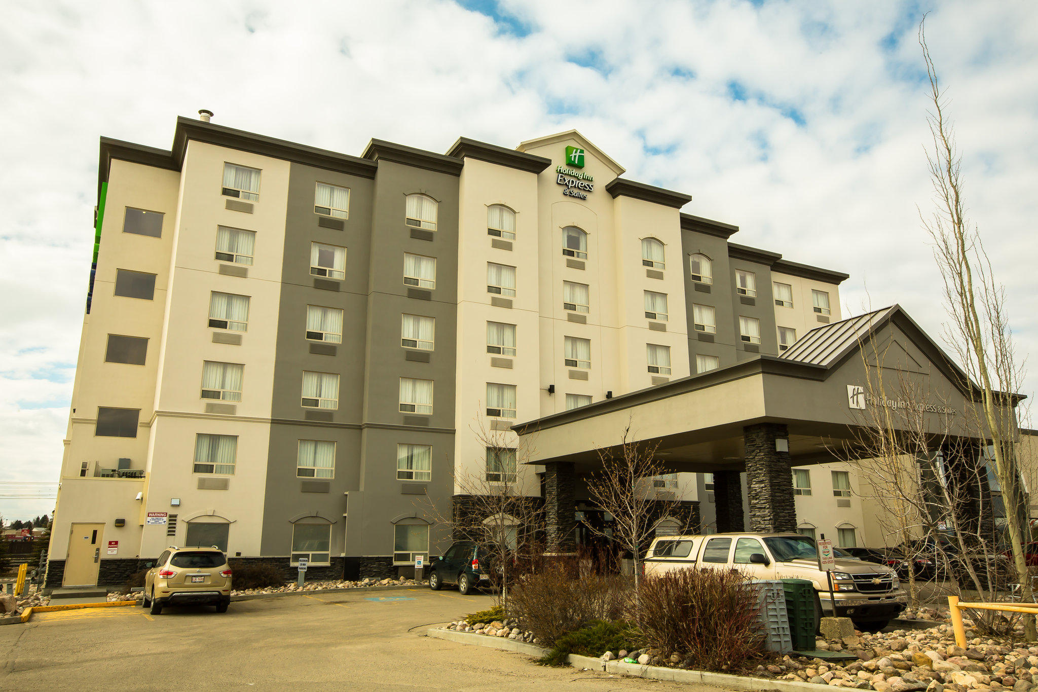 Фото Holiday Inn Express and Suites Edmonton North