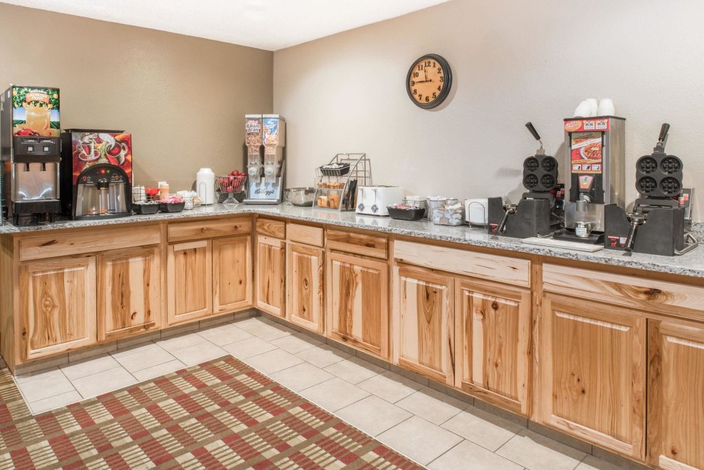 Фото Super 8 by Wyndham Boise