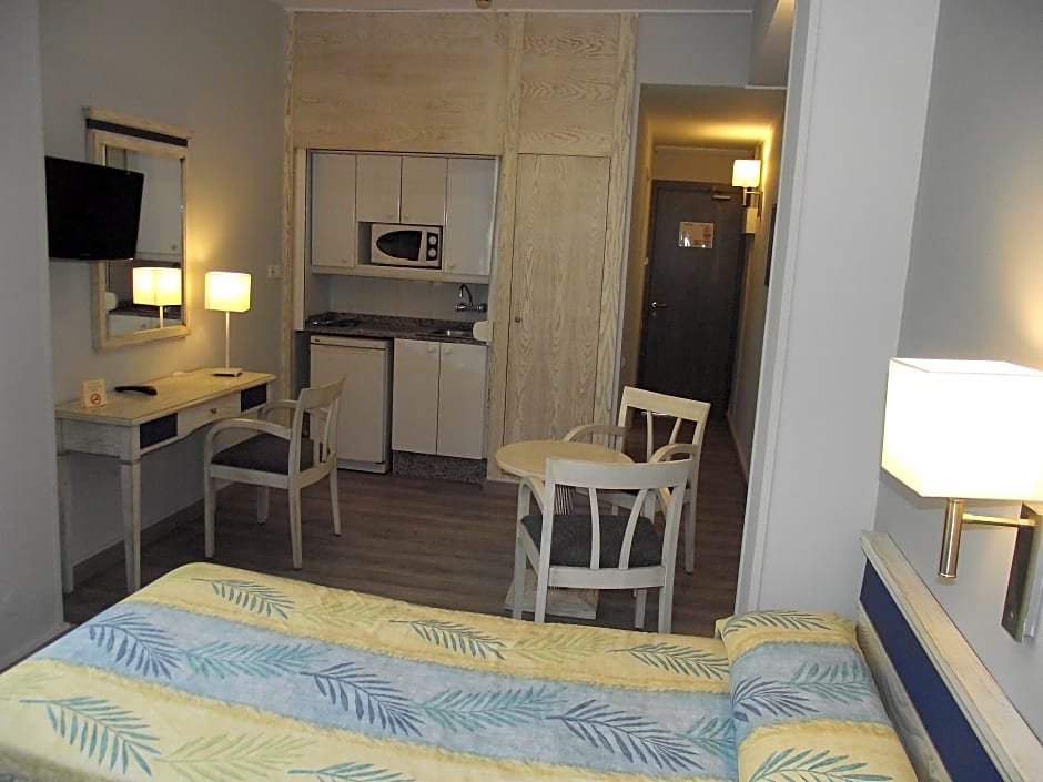 Фото Apartamentos Colón Playa