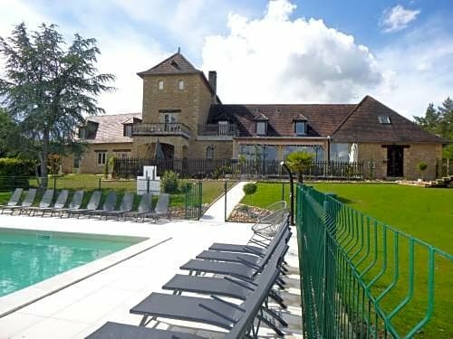 Гостиница Logis Hôtel les Collines в Сарле-ла-Канеде