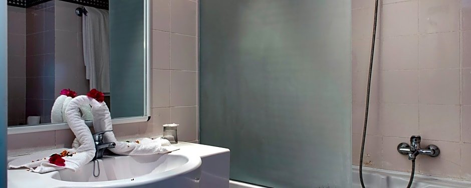 Фото Hotel Cedriana