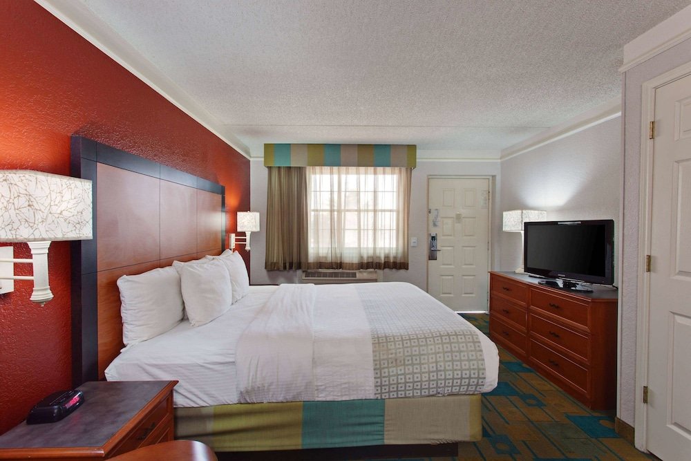 Фото La Quinta Inn by Wyndham Costa Mesa Newport Beach