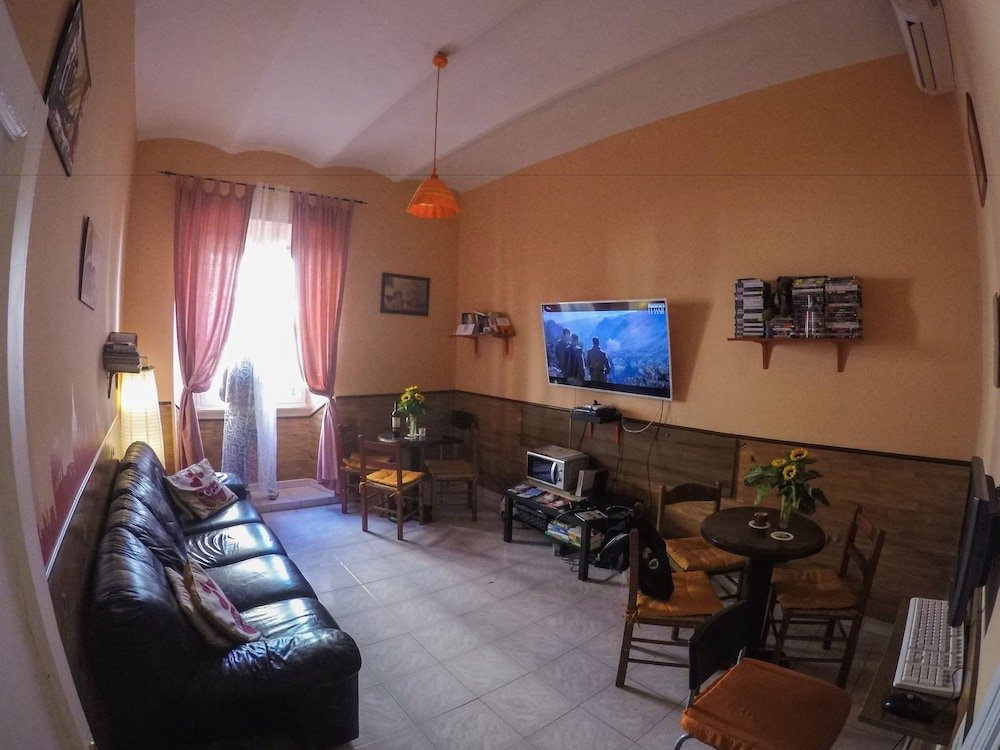 Фото Roman Holidays Hostel