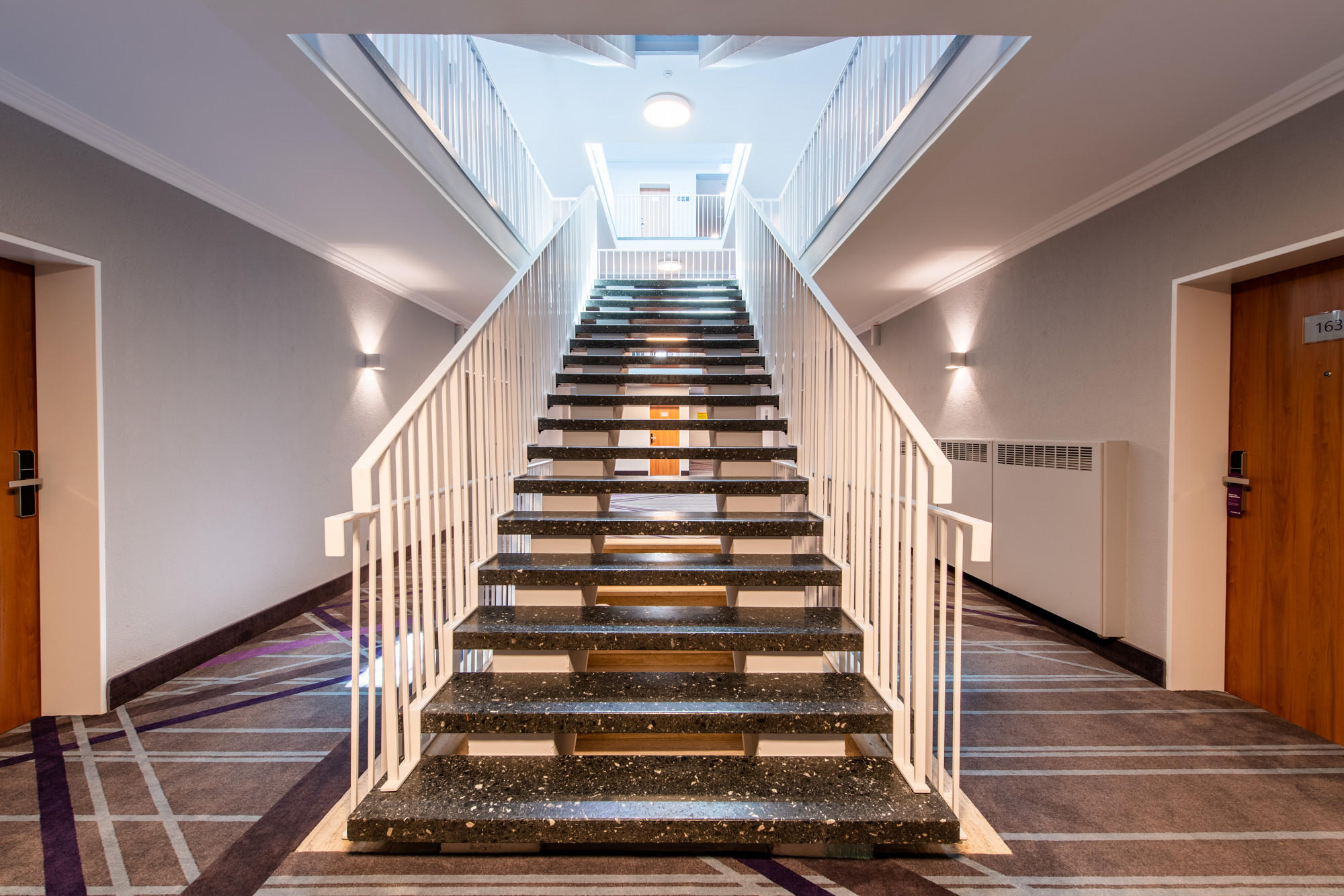 Фото Premier Inn Passau Weisser Hase