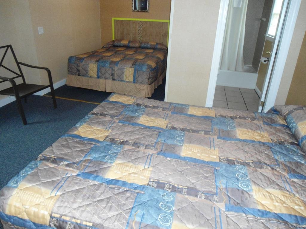 Фото Carleton Circle Motel Falmouth