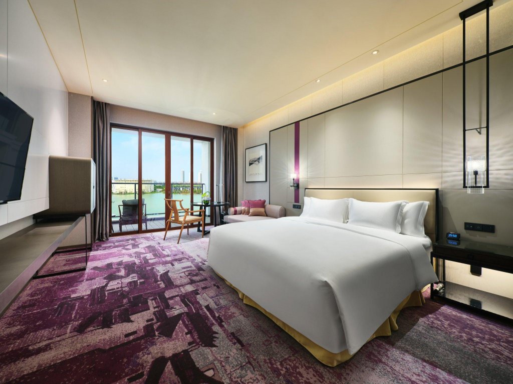 Фото Crowne Plaza Wuxi Lake View, an Ihg Hotel