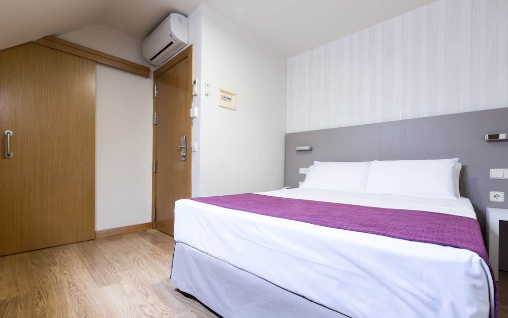 Фото Di Carlo Hotels Madrid