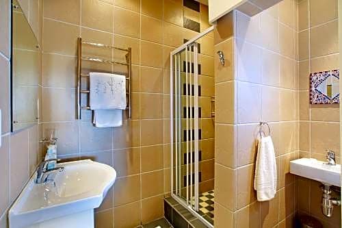 Фото Anchor Bay Guest House