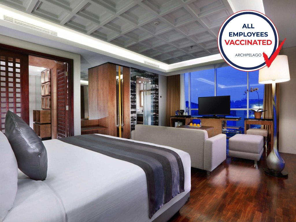 Фото Aston Pasteur Hotel