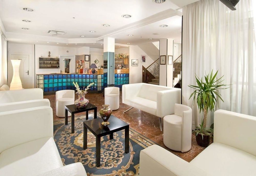 Фото отеля 2