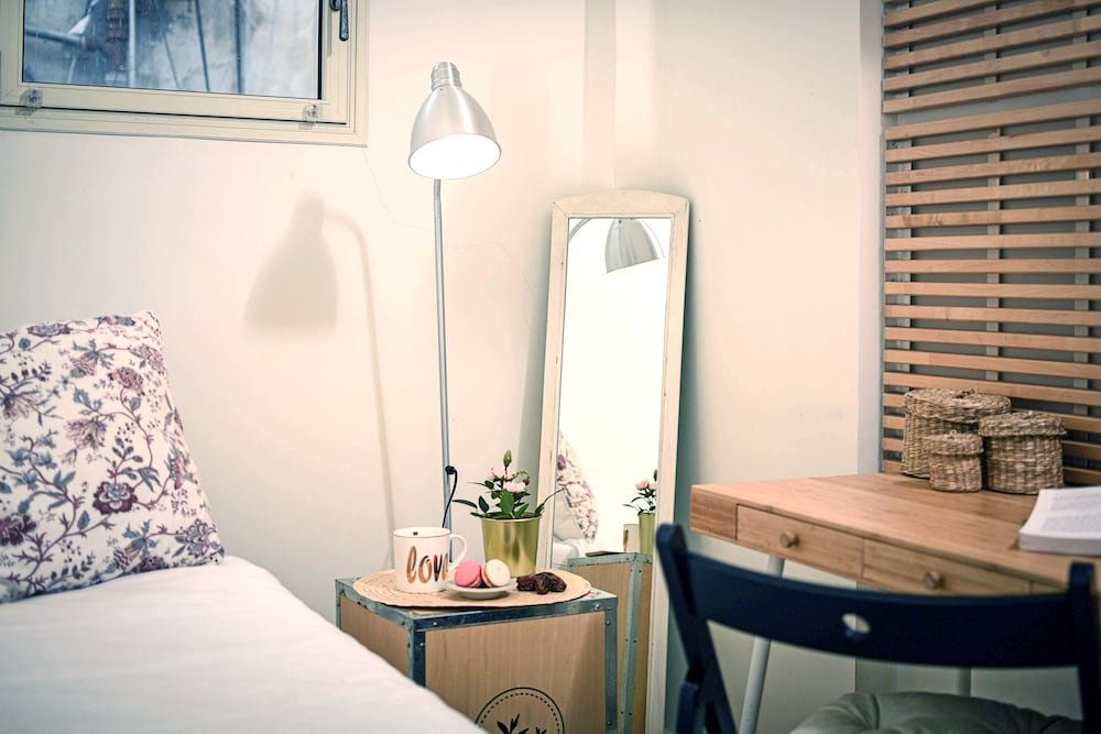 Фото Unique Building w Balcony Rothschild Blv