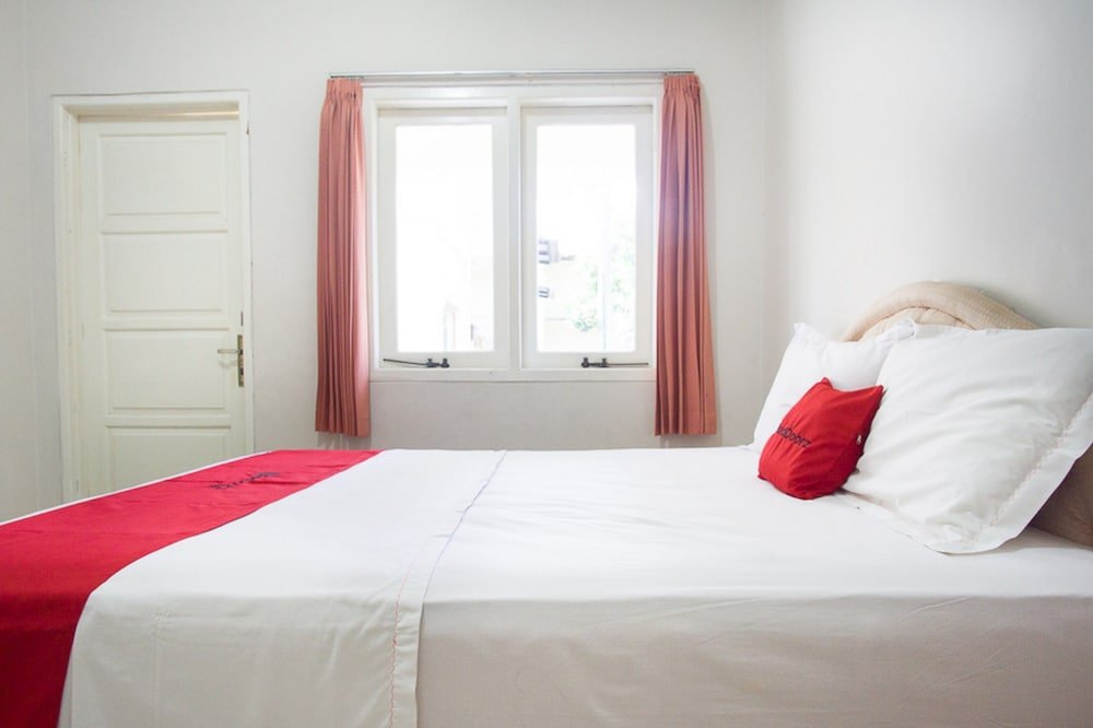 Фото RedDoorz near Rumah Sakit Baptis Kediri