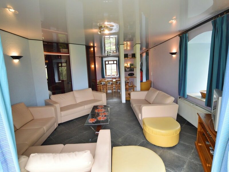 Гостиница Luxurious Farmhouse in Rondu Luxembourg With Garden