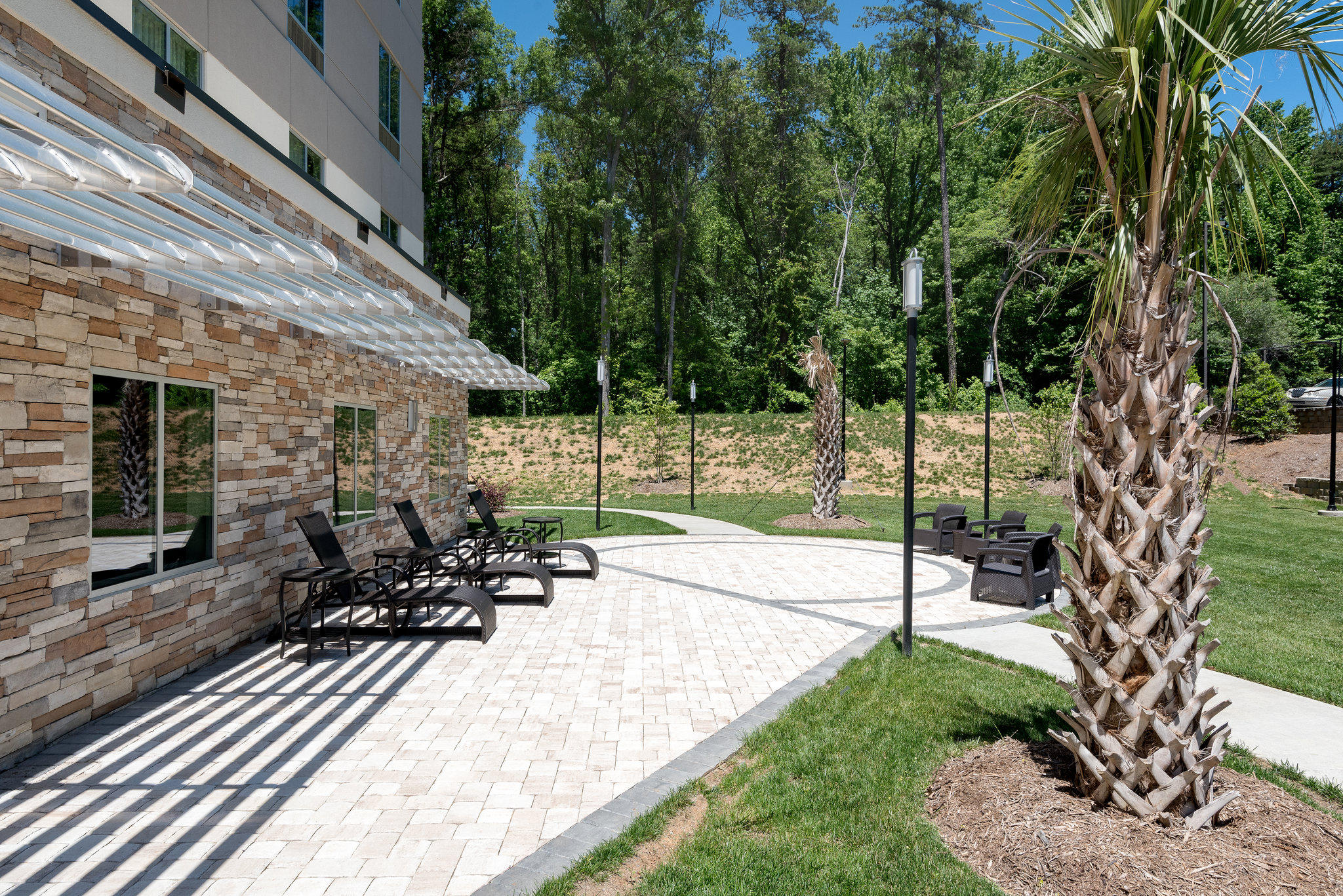 Фото Holiday Inn Express & Suites Charlotte Airport, an Ihg Hotel