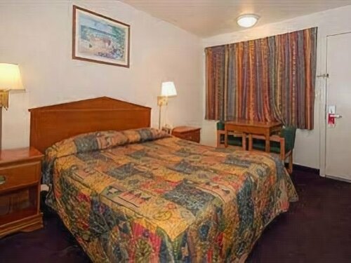 Гостиница Motel 6 Bakersfield в Бэйкерсфилде