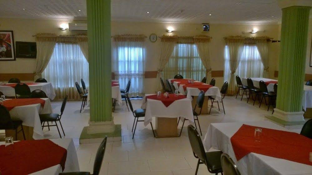 Фото Manor Hotel