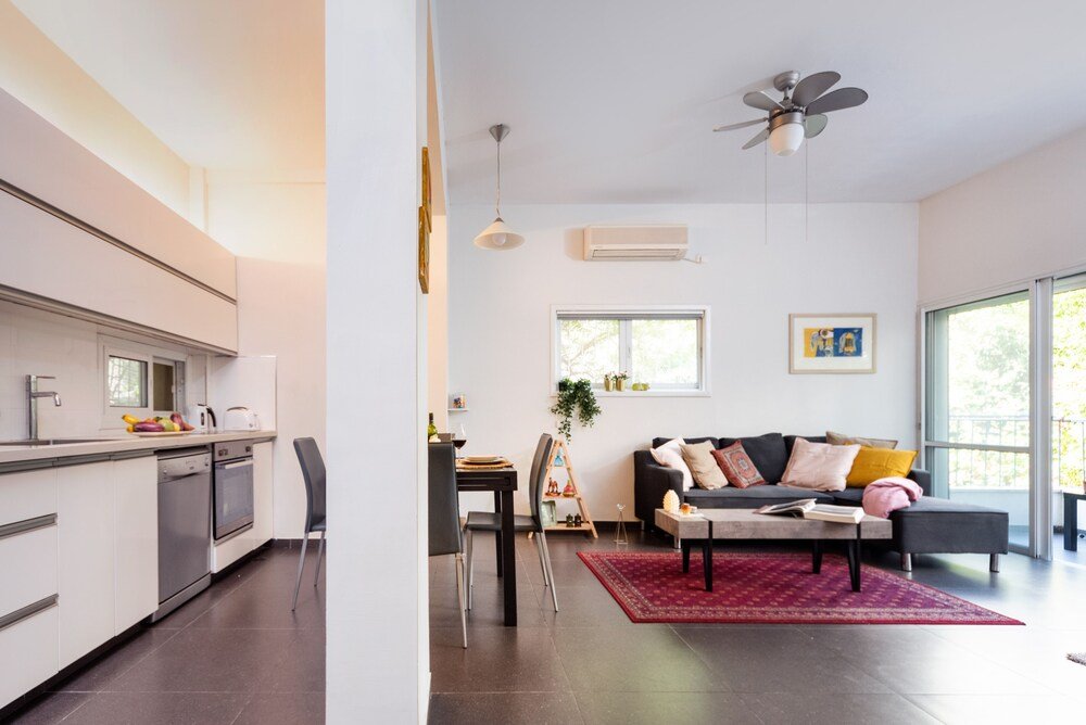 Фото Fantastic 2bd City Center Apt w Balcony