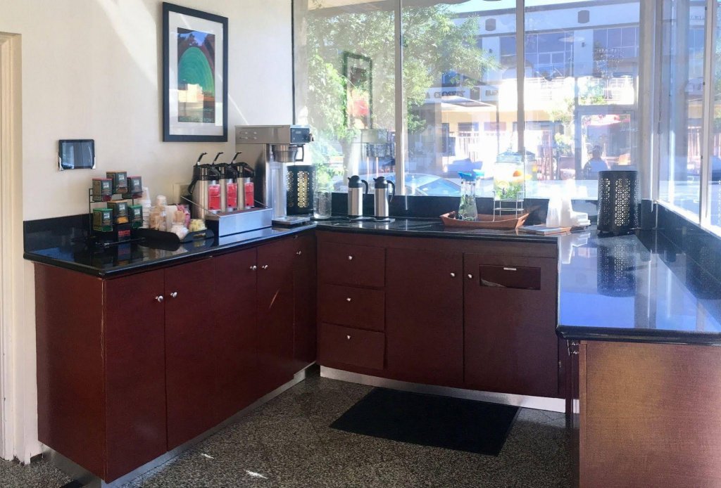 Фото Studio City Court Yard Hotel