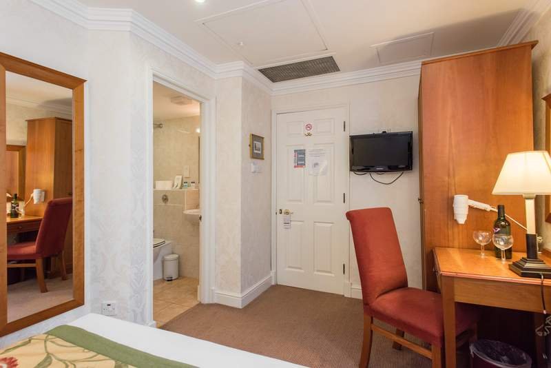 Фото Byron Hotel London