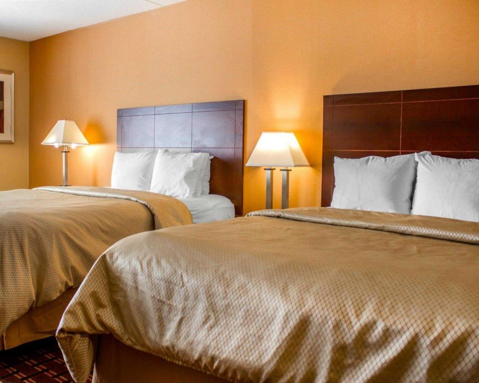 Фото Clarion Hotel Conference Center on Lake Erie