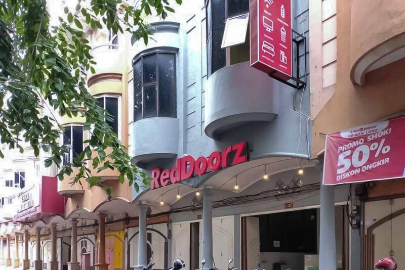 Гостиница RedDoorz @ Jalan Asia Medan