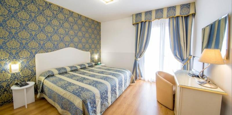 Фото Hotel Floris