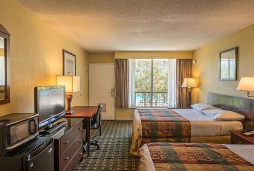 Гостиница North Charleston Inn в Норт-Чарлстоне