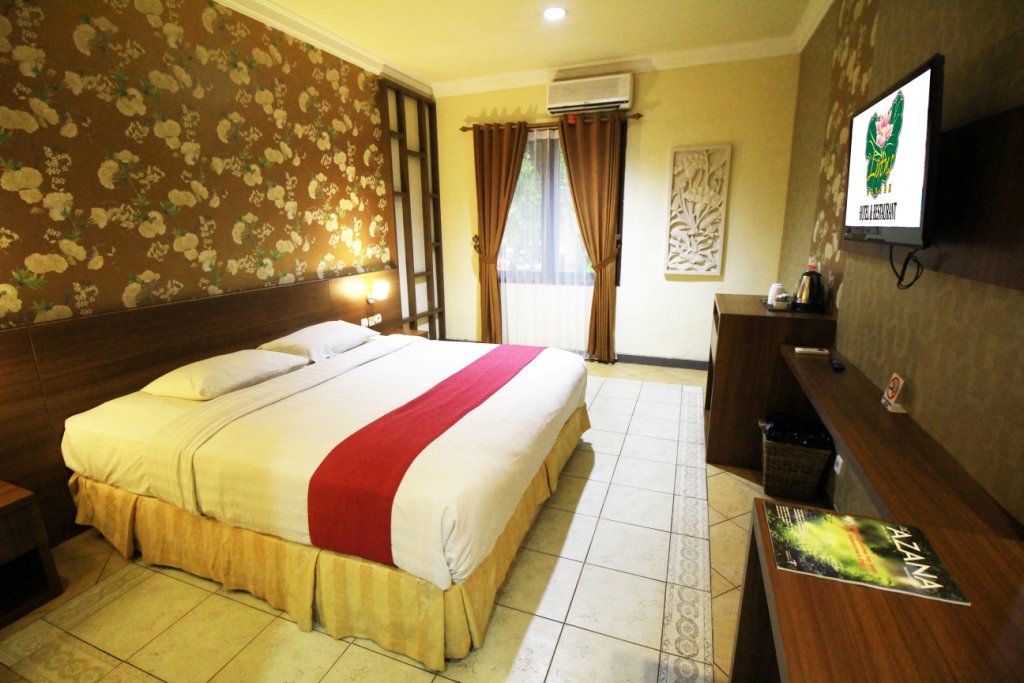 Фото Lotus Garden Hotel