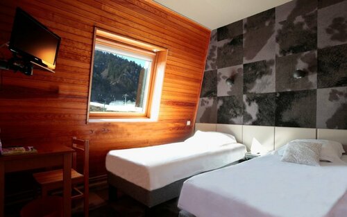 Гостиница Logis Hotel Le P'Tit Cham в Клермон-Ферране