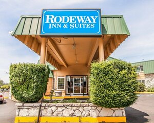 Гостиница Rodeway Inn & Suites Hwy 217 & 26 W