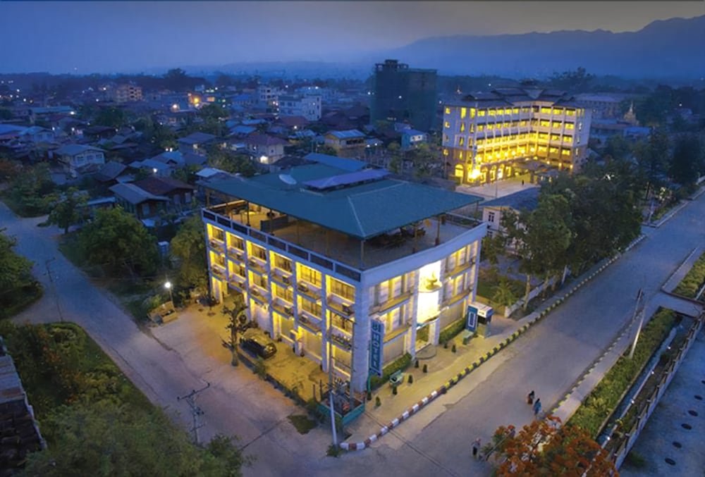 Фото отеля 2